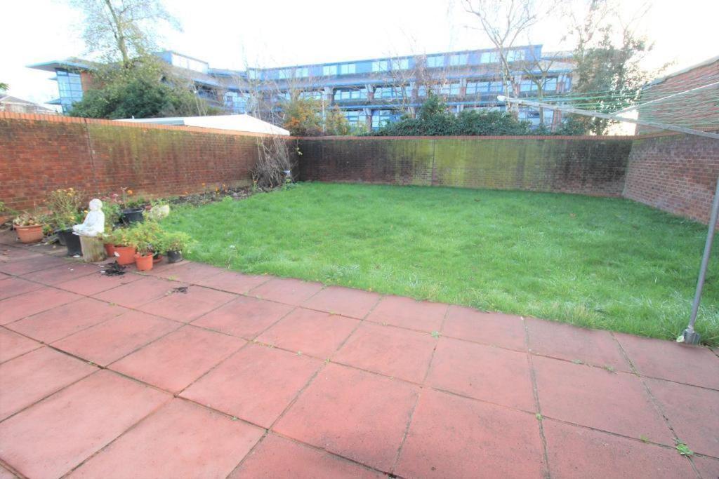 The Heathrow Lodge London Uk Harmondsworth Exterior foto